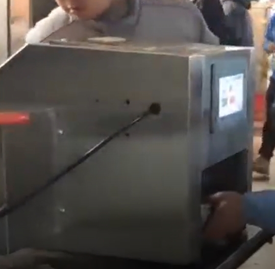 上超智能打菜機(jī)，精準(zhǔn)高效省人力